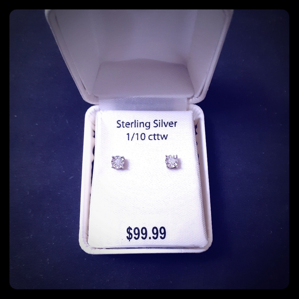 1/10cttw Diamond Sterling Silver Stud Earrings